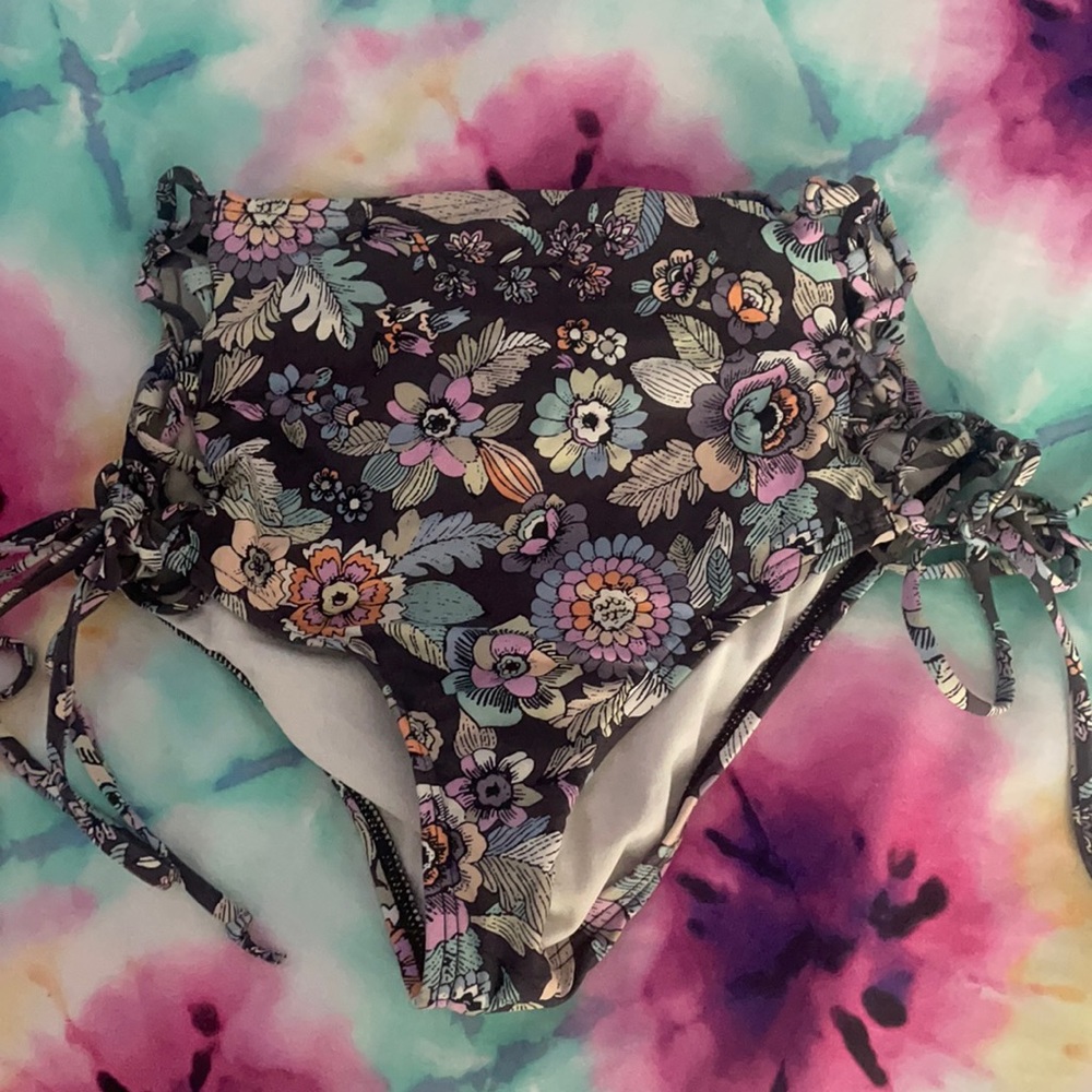 Swimsuit bottoms